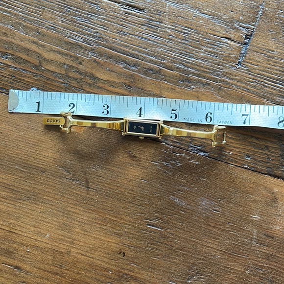 Gucci Gold Women's Watch - Picture 5 of 9